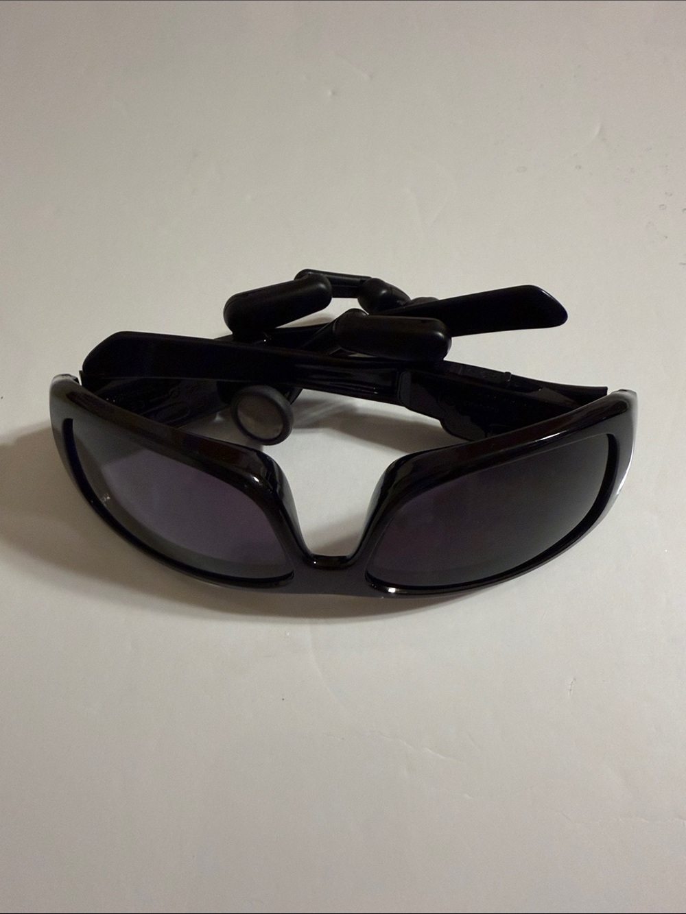 Oakley THUMP Earphones Sunglasses 2GB with Protective Storage Case. Singapore - Picture 2 of 16